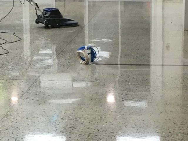 Slip-Resistant Concrete for Tauranga Cafés & Beachfront Hospitality: Pendulum Ratings, Cleaning Schedules, and Real-World Wear