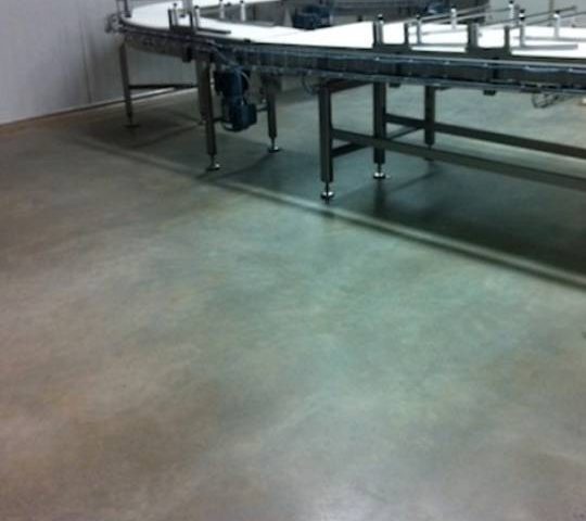 Why Your Concrete Floor Looks Blotchy (And Why That’s Sometimes a Good Thing)